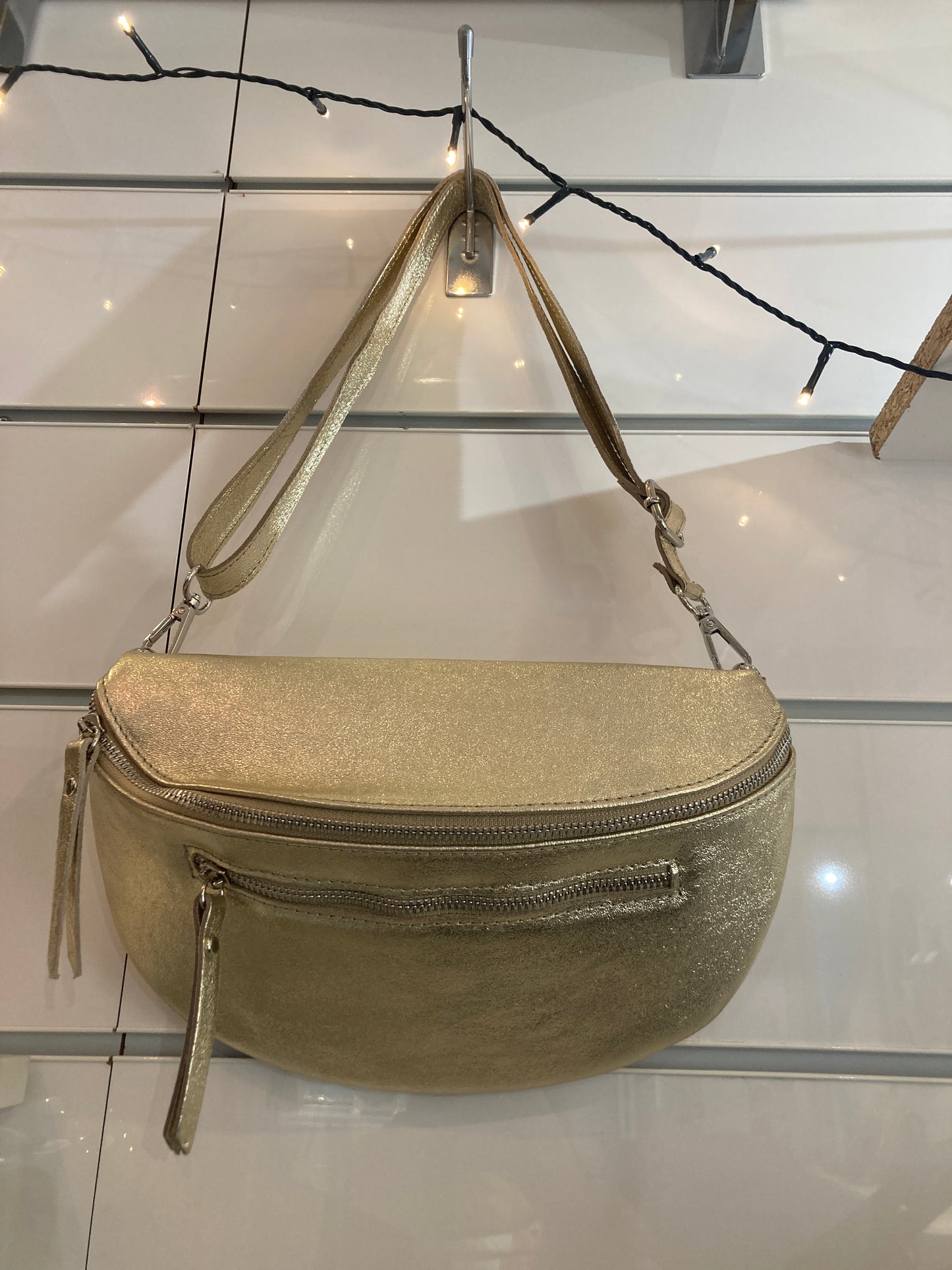 Sac banane en cuir de vachette – Élégance et praticité.