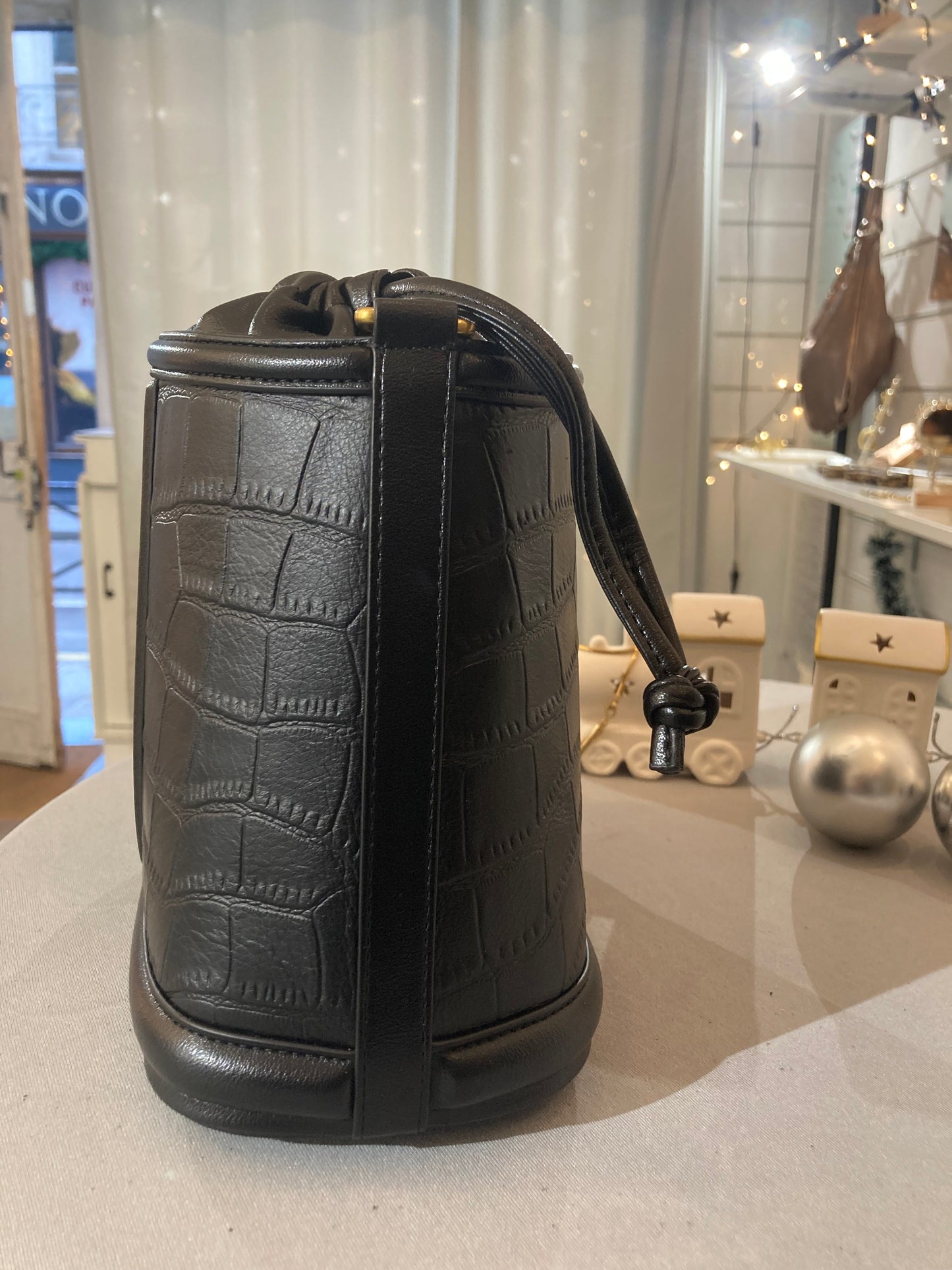 Sac seau en cuir de vachette effet croco