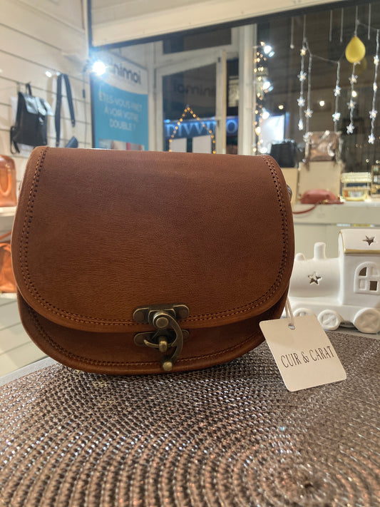 Sac bandoulière en cuir de chèvre – Élégance et qualité artisanale.