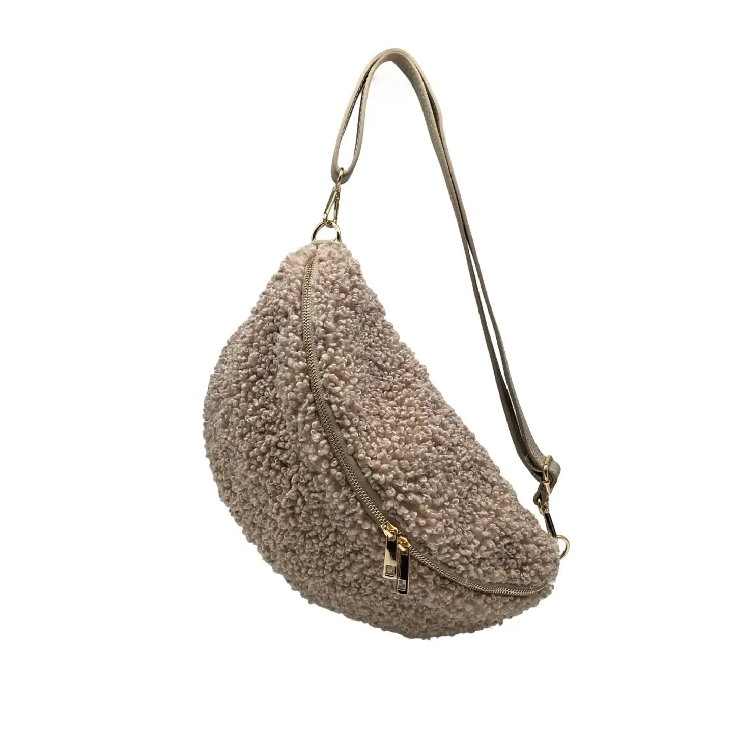 Sac banane en moumoute et cuir – Tendance et pratique.